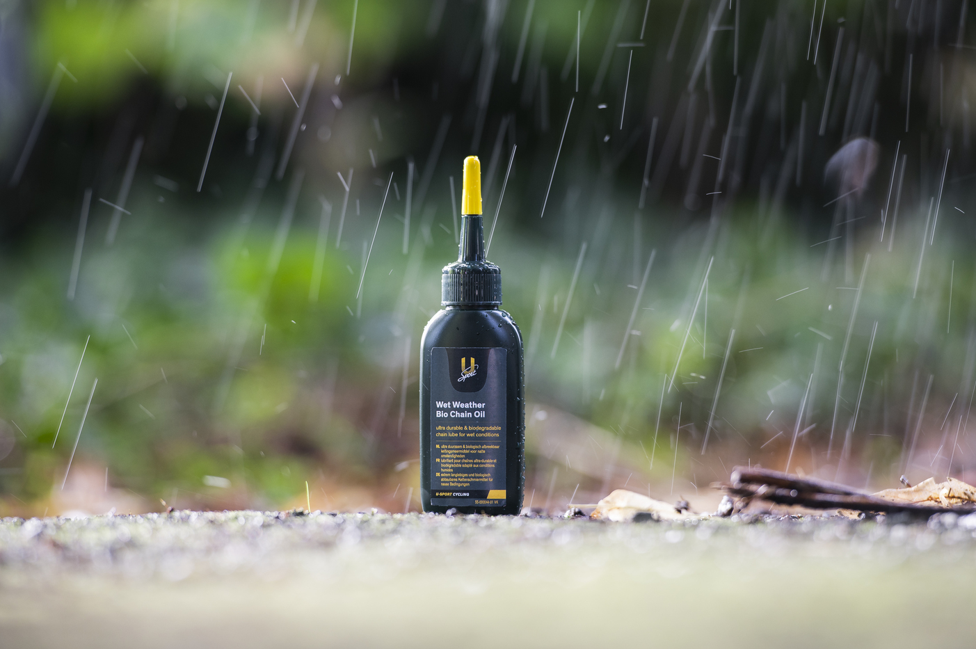 wet-weather-bio-chain-oil-in-use