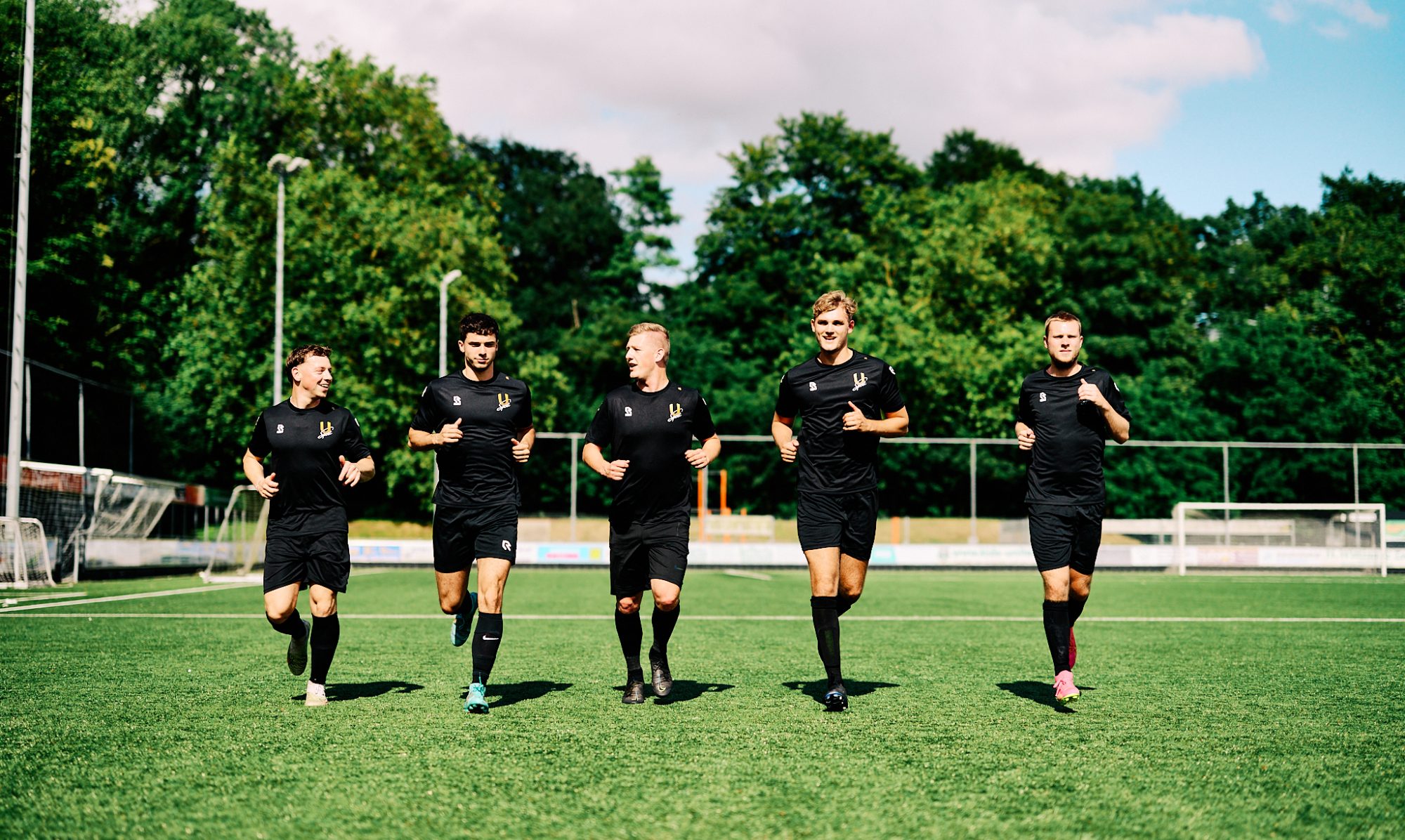 voetballers-warming-up