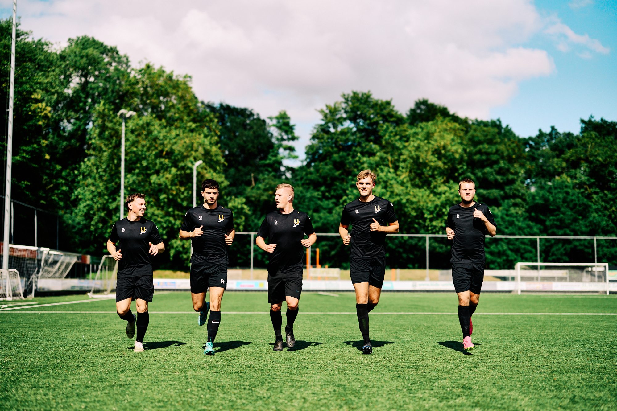 voetballers-warming-up